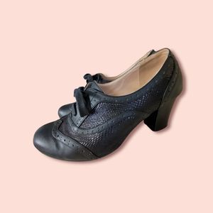 9.5 Oxford black leather heels
